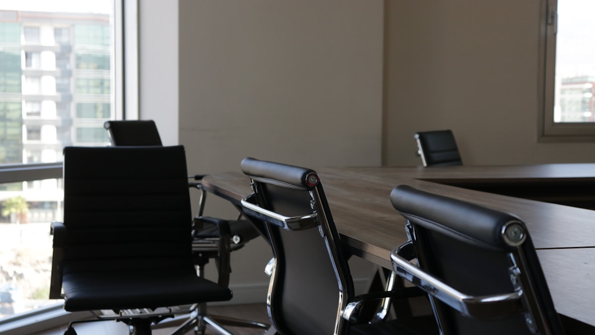 社長が急死したら会社はどうなる？相続と事業承継の手続き