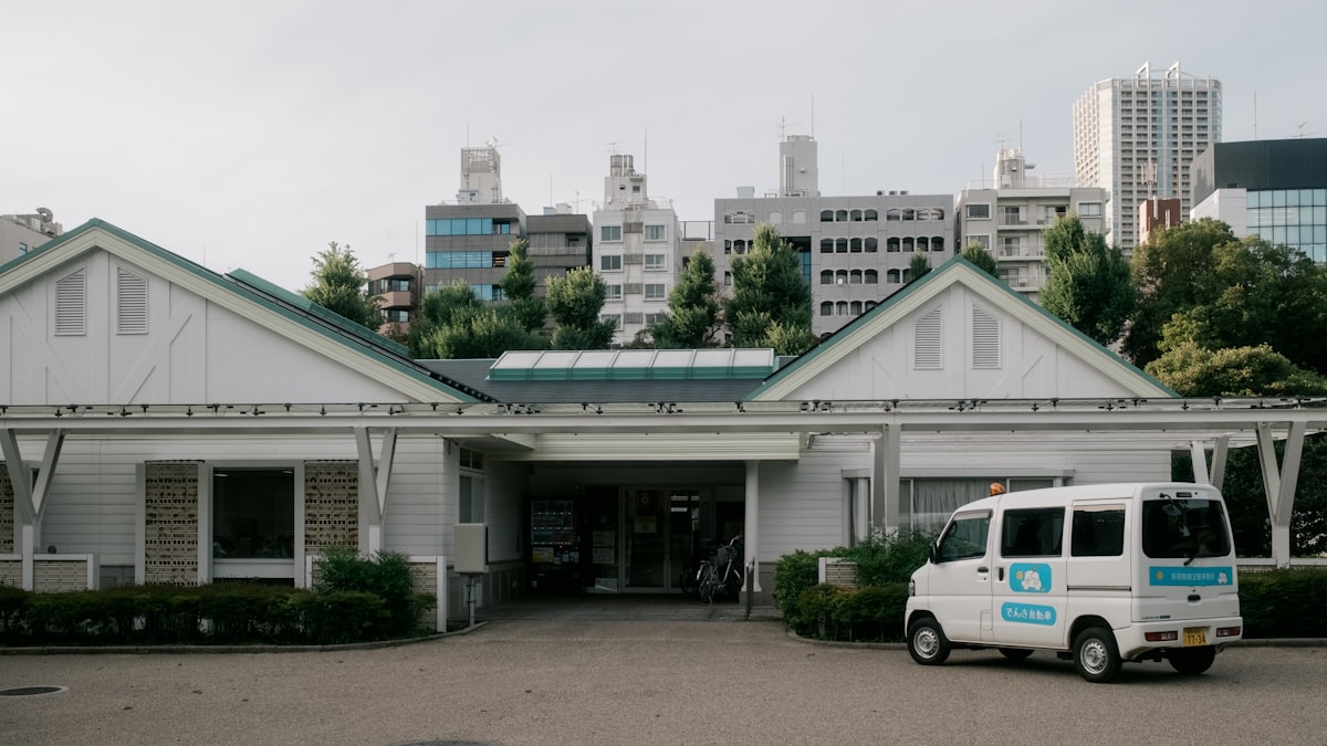 日本ホスピスHD、杉並の有料老人ホーム2施設を事業譲渡　訪問看護は継続